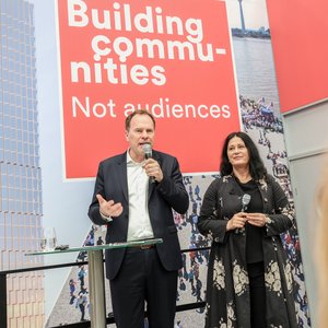 Oberbürgermeister Dr. Stephan Keller und Planungsdezernentin Cornelia Zuschke bei der Eröffnung des Standes der Landeshauptstadt am Mittwoch, 24. April. © Landeshauptstadt Düsseldorf, Melanie Zanin 