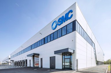 SMC Factory & Warehouse
Client: SMC Deutschland GmbH
Design: Takenaka Europe GmbH
Construction: Takenaka Europe GmbH
Location: Egelsbach, Germany
Handover: 2023.04
Size: 20.267 m² - © Takenaka Europe GmbH